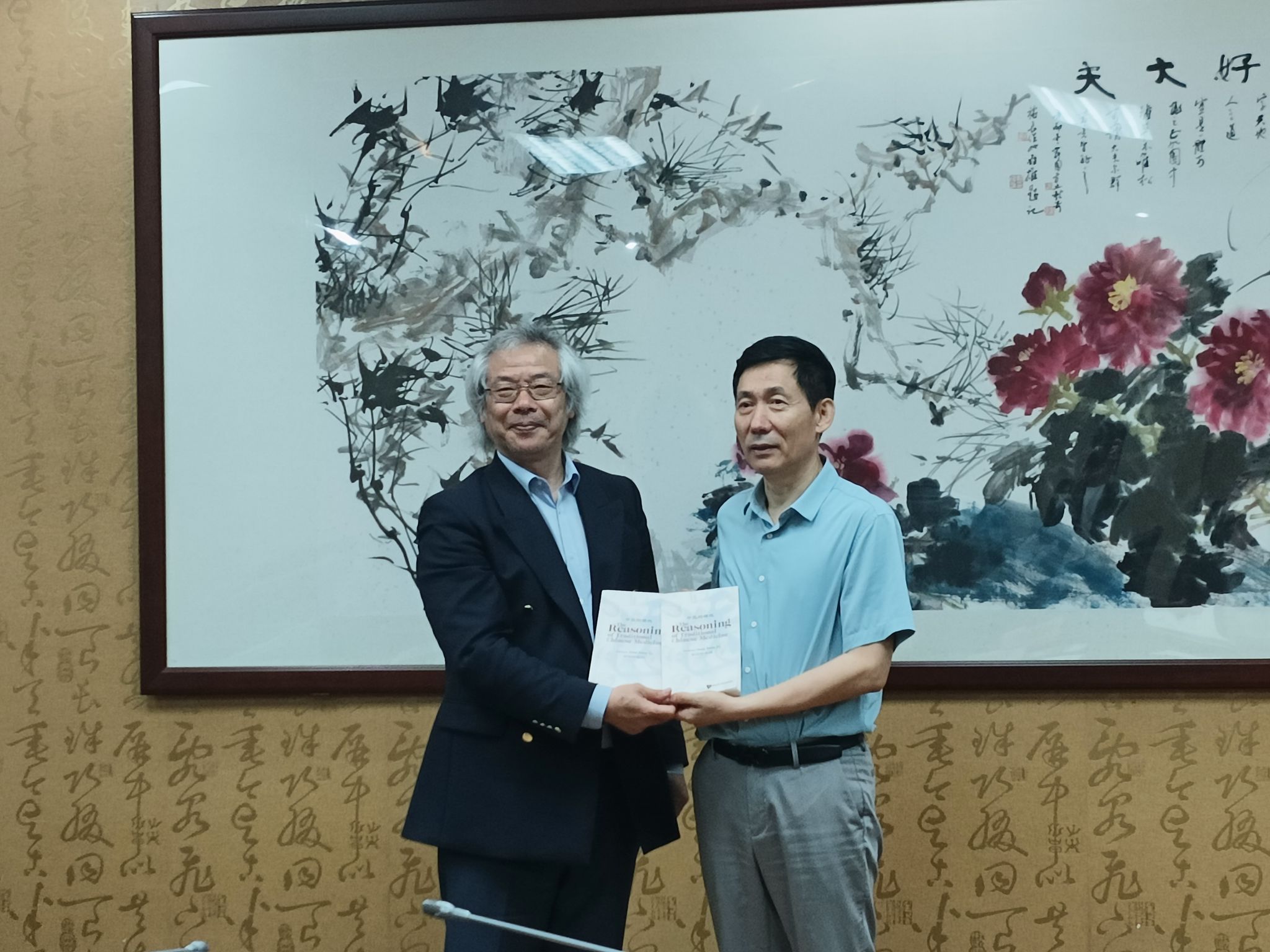欧洲校友会会长一行来beat365中文官方网站交流