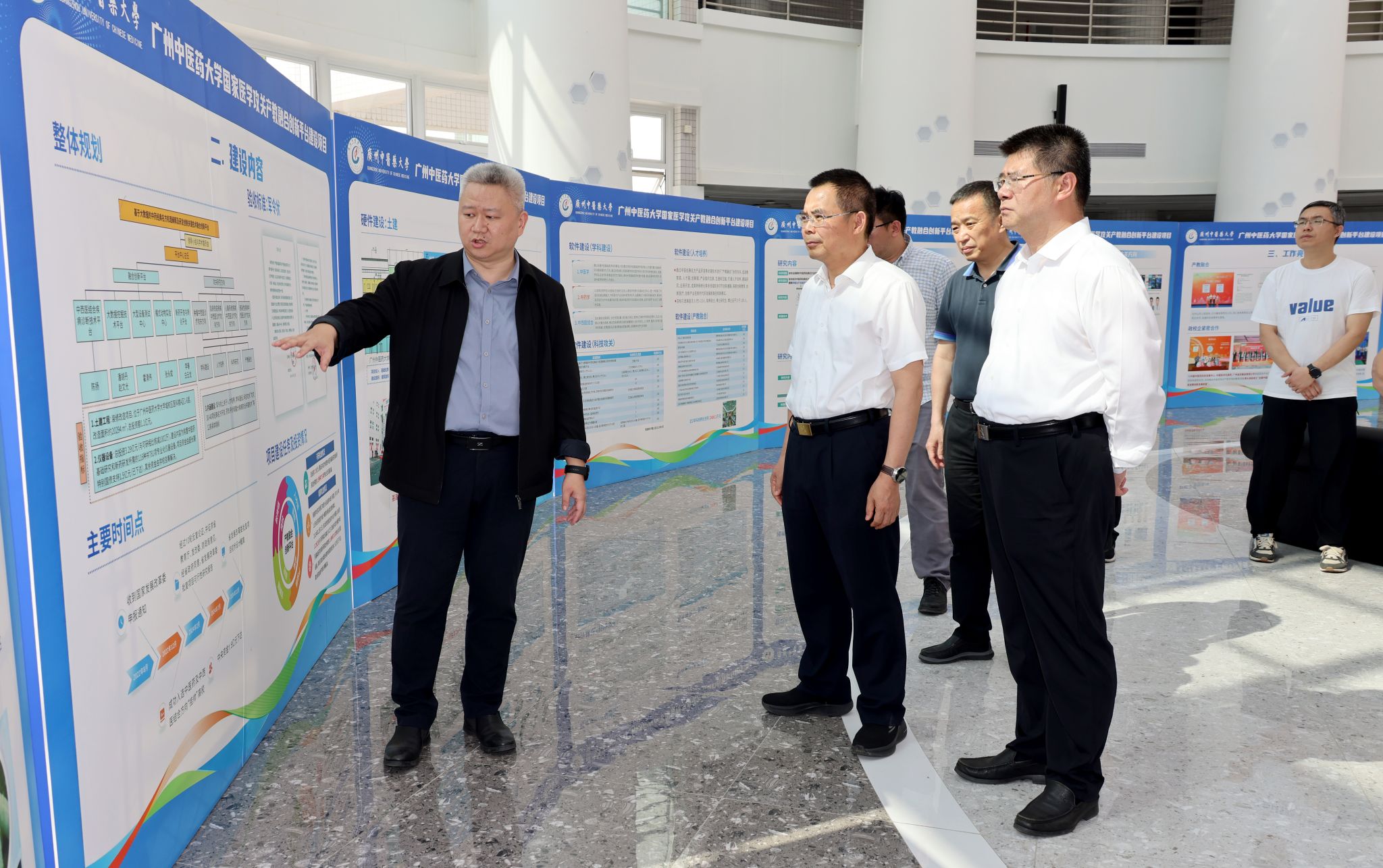 广东省发改委副主任黄华东一行来学校调研国家医学攻关产教融合创新平台建设进展