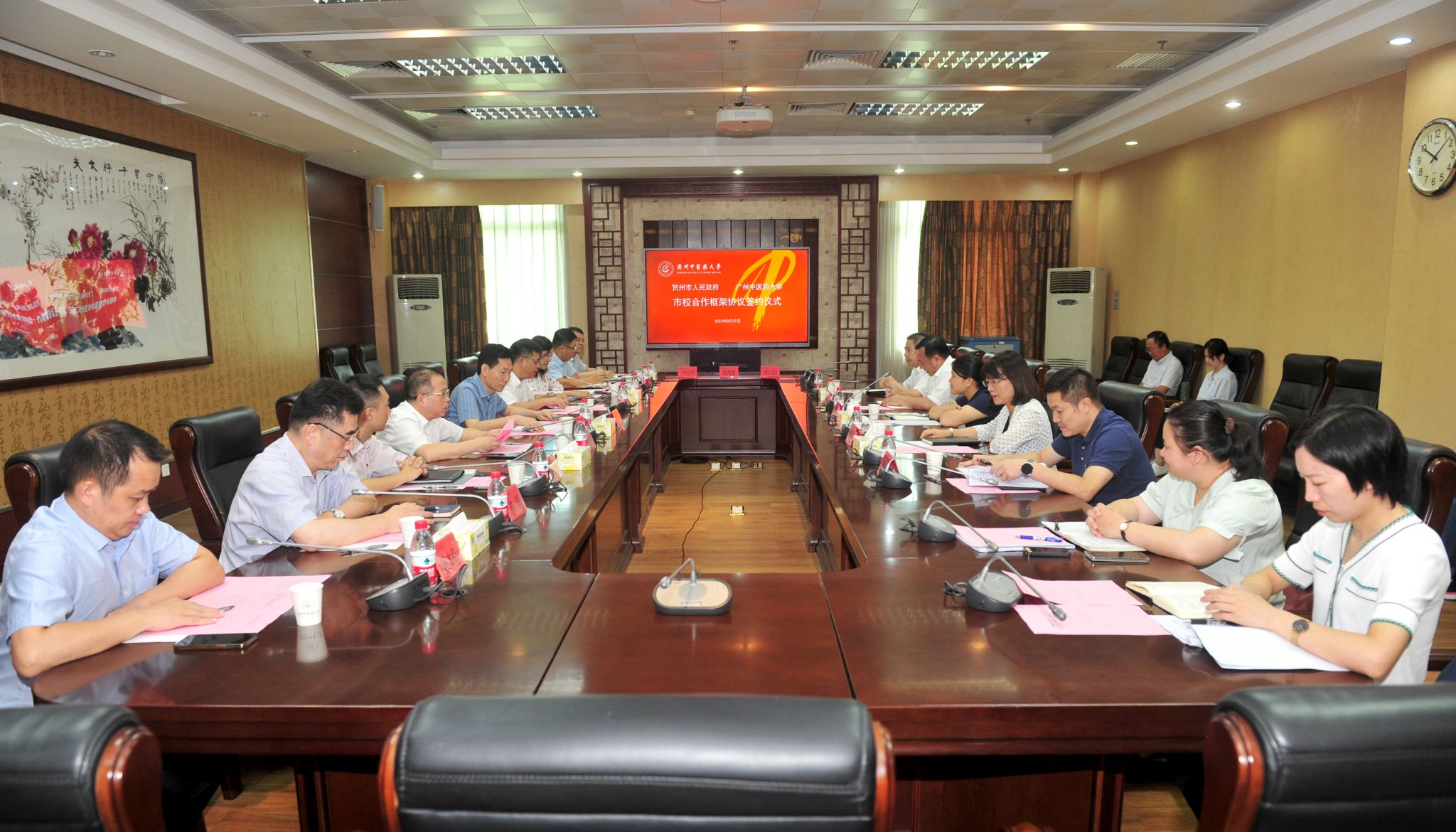 beat365中文官方网站与贺州市人民政府续签市校合作框架协议